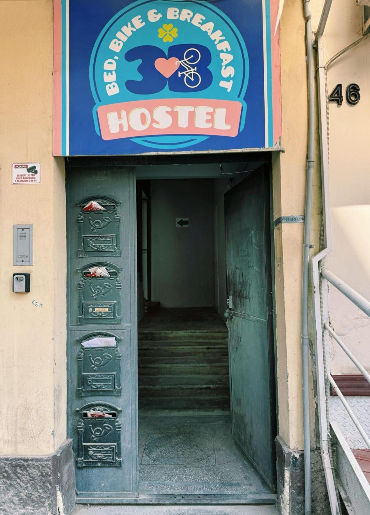 Happy Cat Old Town Hostel بلغراد المظهر الخارجي الصورة